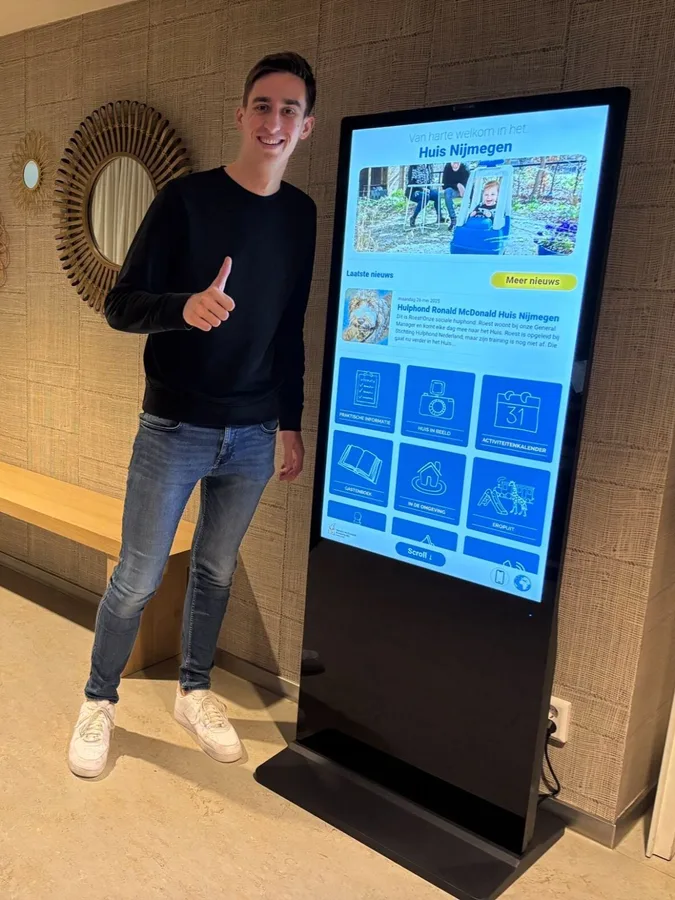 Ronald McDonald Kinderfonds met een Stremo-informatiezuil
