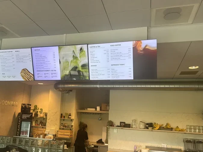 Menuborden op Android TV bij Noon Bar